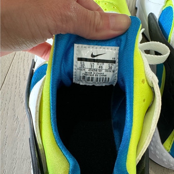 Nike Air Huarache Volt - Picture 6 of 9